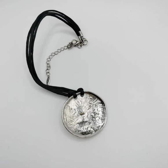 Vintage VCLM Large Silver Tone Hammered Medallion Pendant Corded Necklace 18" - Picture 2 of 5